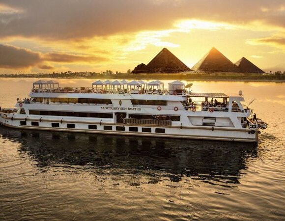 Cairo: Nile Dinner Cruise With Live Entertainment