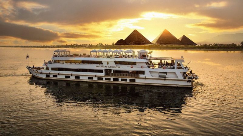 Cairo: Nile Dinner Cruise With Live Entertainment