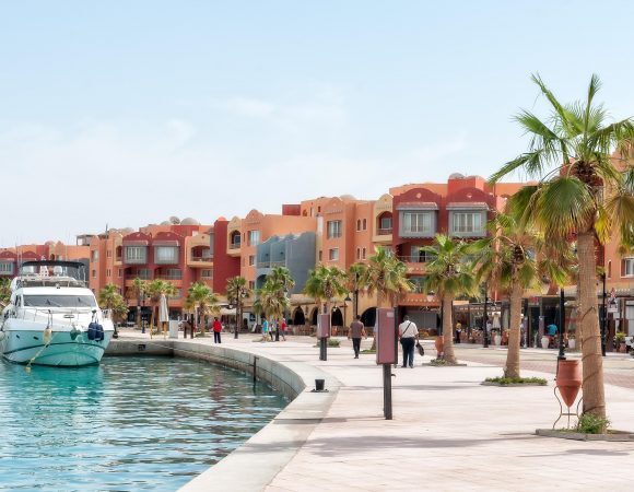 Makadi Bay: Parasailing Experience And City Tour With Shopping