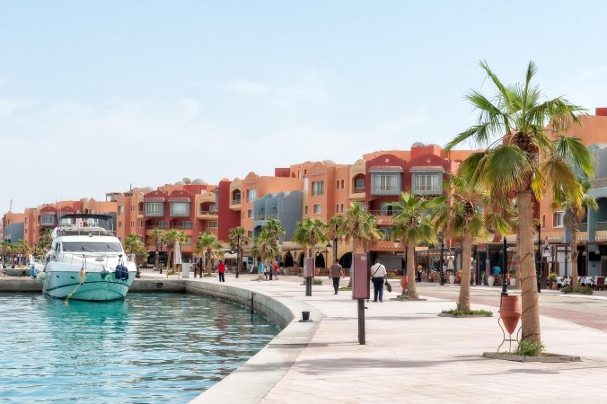 Makadi Bay: Parasailing Experience And City Tour With Shopping