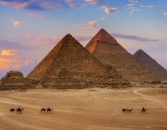 Half-Day Camel or Carriage Tour of the Pyramids of Giza