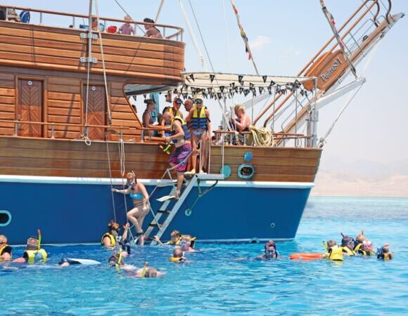 Hurghada: Pirates Premier Sailing Boat Trip With Lunch