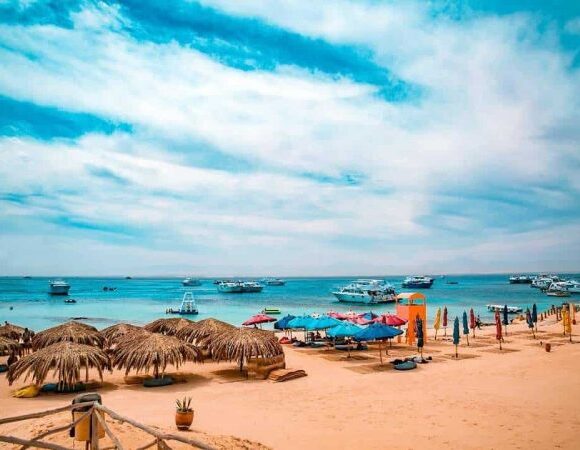 Hurghada: Giftun Island Snorkeling Luxury Boat Tour With Lunch And Drinks