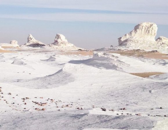 Esplora i Desert Bianchi e Neri in Egitto: Un Viaggio tra Natura e Storia